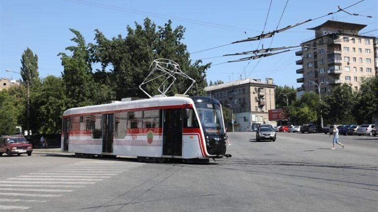 Трамвай сошел с рельсов в Запорожье: какие будут изменения в работе транспорта
