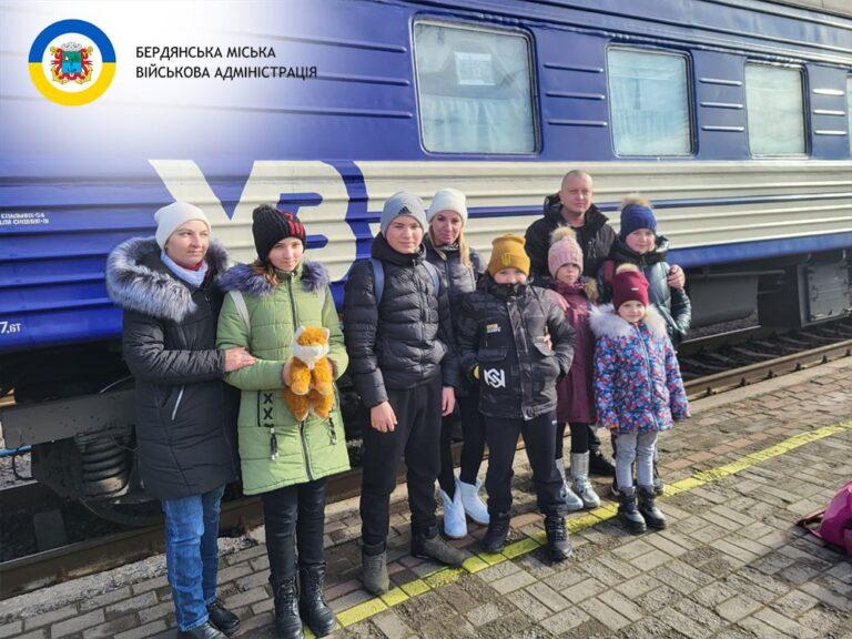 Дітей із Запорізької області відправили в оздоровчий табір в Яремче (ФОТО)