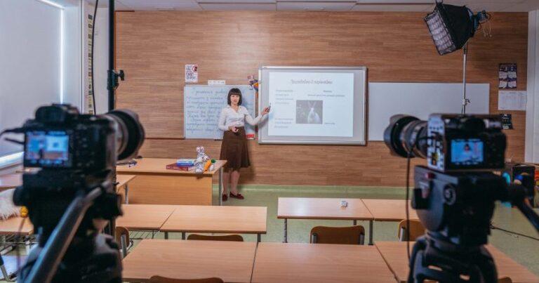 “В конце сентября школы в Украине могут закрыть”, – инфекционист