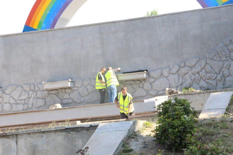 В центре Запорожья продолжают ремонт фонтанов в Вознесеновском парке, – фото 