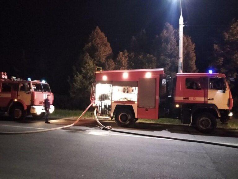 В Шевченковском районе потушили загоревшийся грузовик, – фото