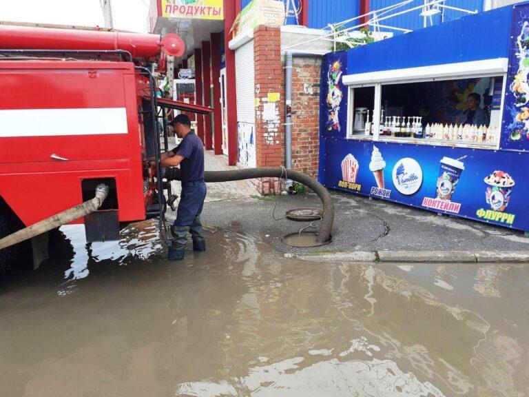 Спасатели ликвидировали последствия штормовой погоды в Кирилловке, – фото