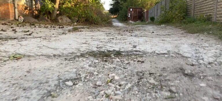 Запорожцы требуют от мэра решить проблему разрушенной дороги в Коммунарском районе