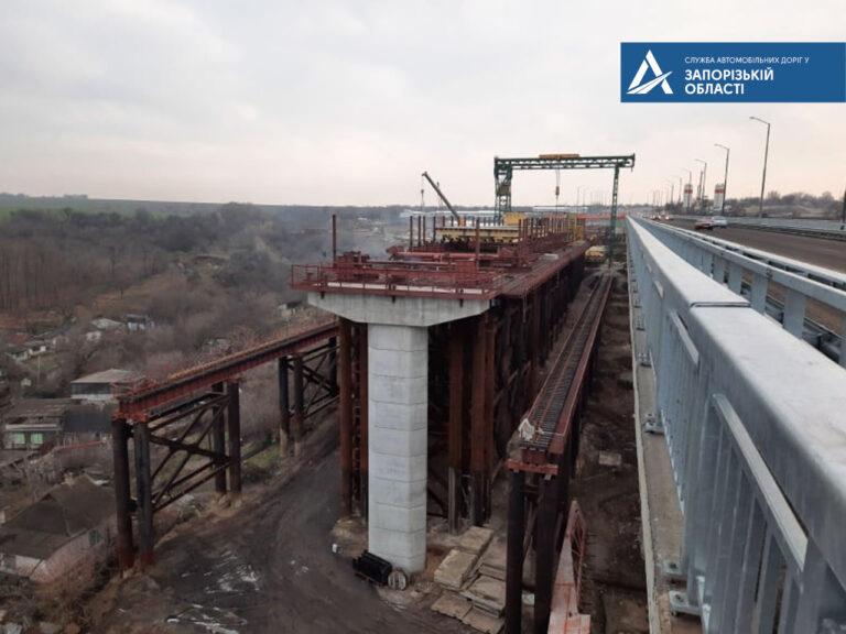 На балковом мосту в Запорожье укрупняют конструкции, – фото