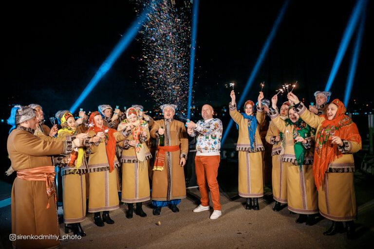 Как блоггер с казаками Украину поздравляли с Новым Годом