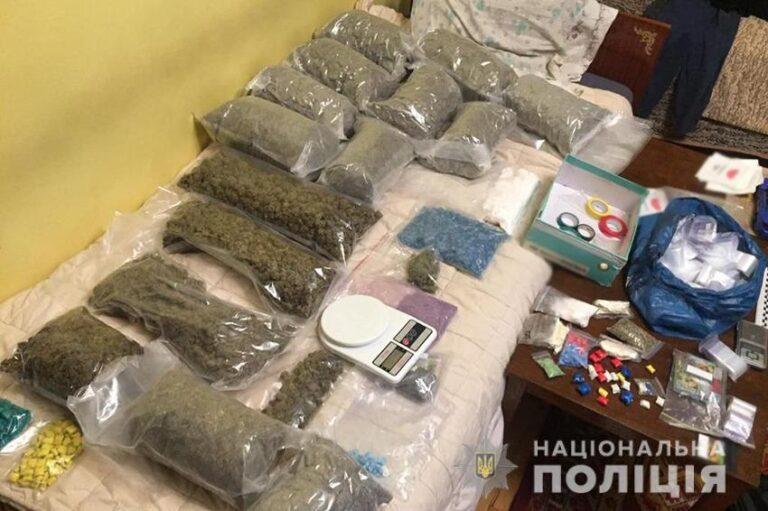 Запорожская полиция выявила у молодого парня 20 кг наркотиков