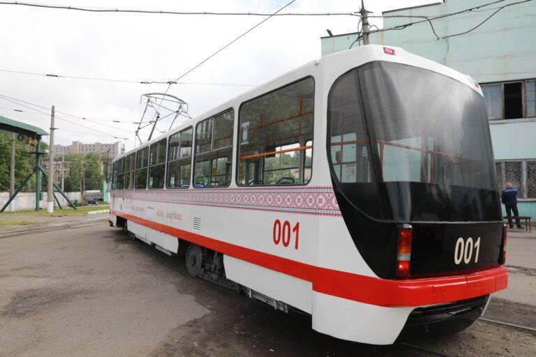 На базе “Запорожэлектротранса” появился обновленный трамвай (ФОТО)
