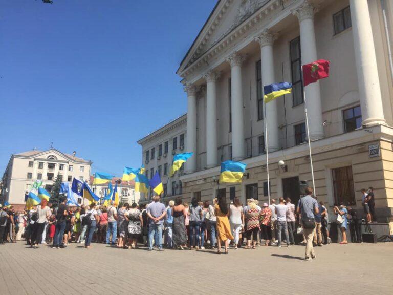 Митинг под мэрией: запорожцы просят депутатов собраться на сессию (ФОТО)