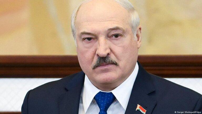 Лукашенко поручил полностью перекрыть границу Беларуси с Украиной
