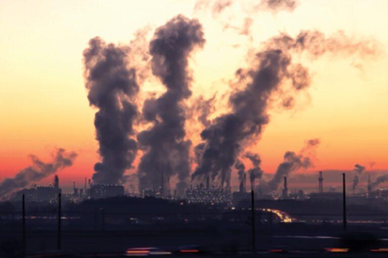 В воздухе Запорожья зафиксировали превышение выбросов сероводорода и фенола