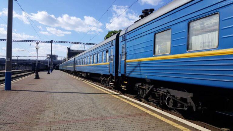Два запорожских поезда задерживаются в пути по техническим причинам