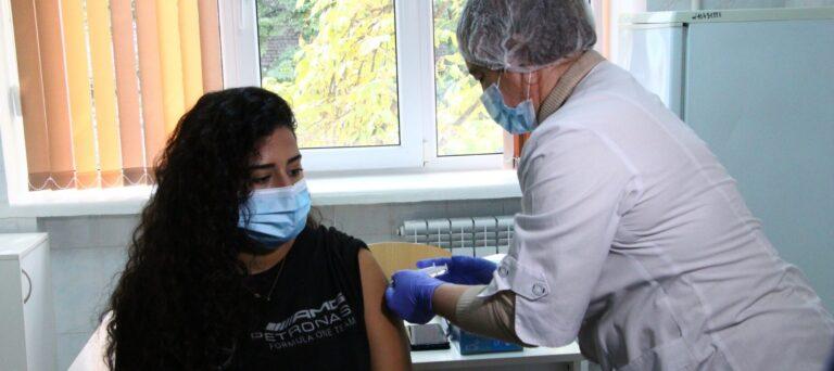 Иностранные студенты в Запорожье вакцинируются в медпункте медицинского университета