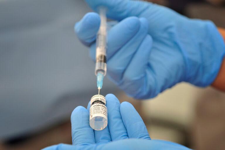 В Запорожской области за сутки от COVID-19 вакцинировали 13 764 человека