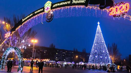 На Фестивальной площади в Запорожье установят ёлку и праздничные локации