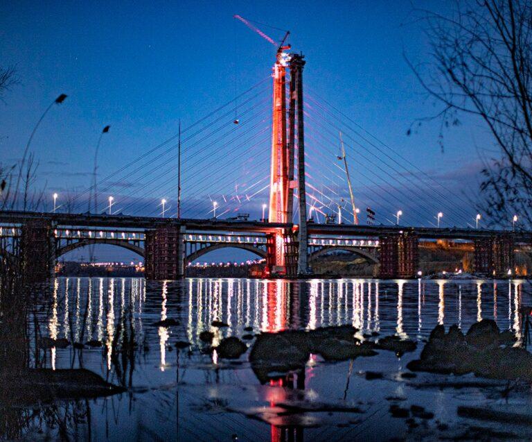 Вантовый мост засияет разноцветной подсветкой: скоро запорожцы смогут это увидеть (ФОТО, ВИДЕО)