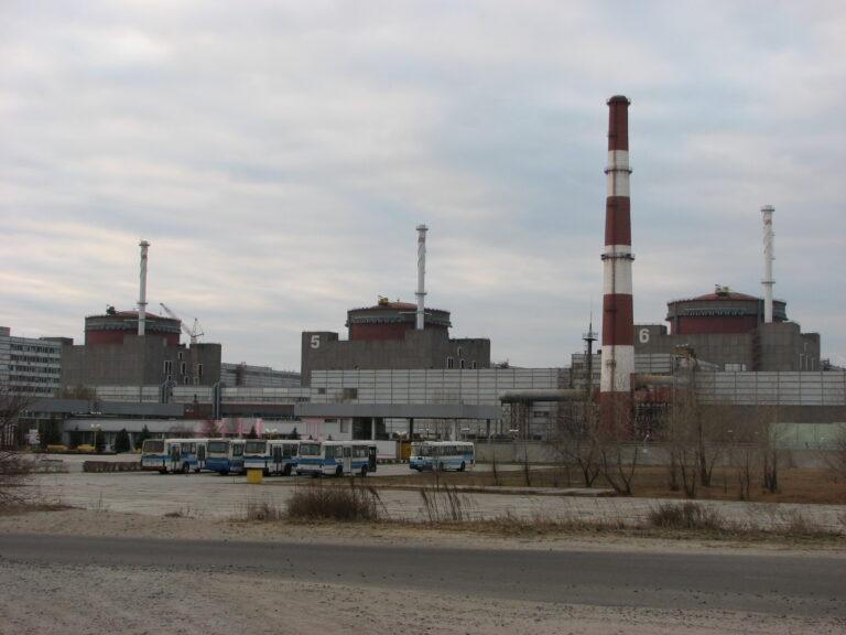 На Запорожскую АЭС привезли запчасти для починки поврежденных линий электропередач