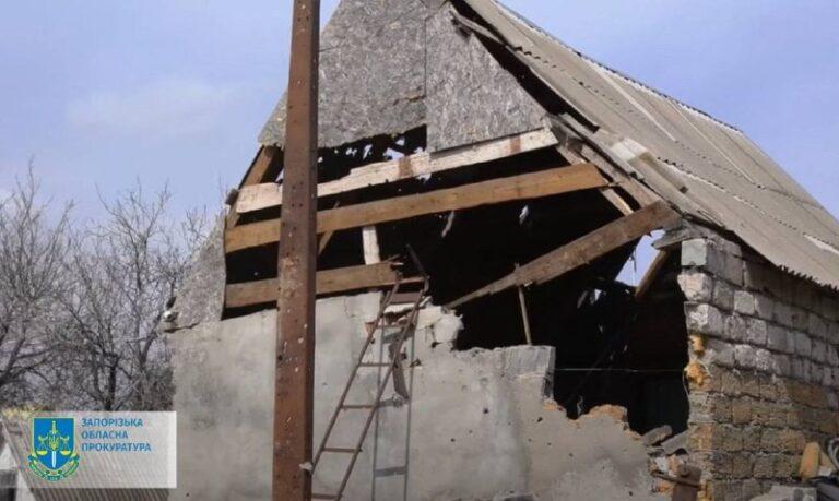 Российские военные разрушили жилые дома в Запорожской области