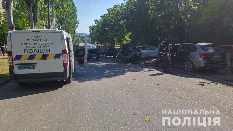 Водитель в Запорожье врезался в припаркованные авто: есть погибшие