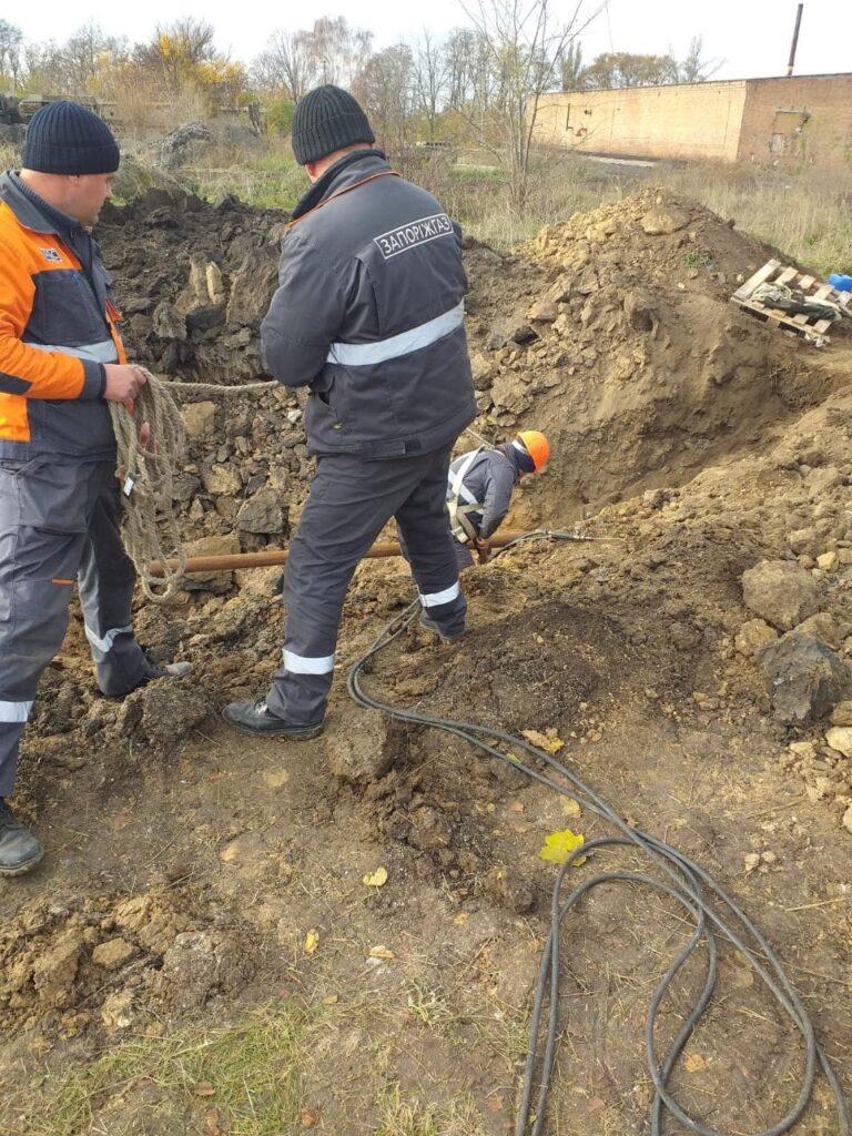Вражеские обстрелы повредили газопровод в Запорожском районе: без газа 174 потребителя (ФОТО)