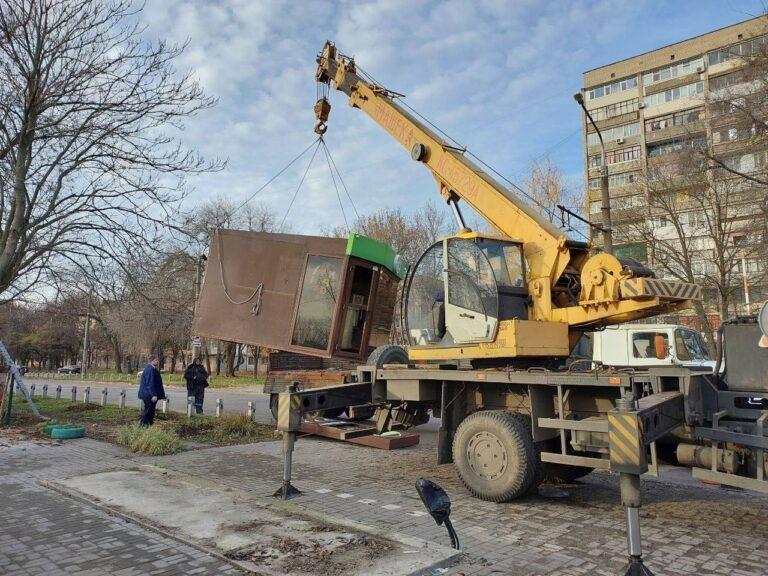 Незаконные сооружения в Запорожье демонтируют: что убирают. ФОТО