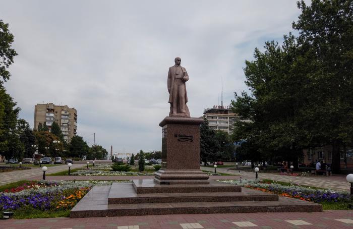 Россияне демонтировали памятник Тарасу Шевченко в Мелитополе
