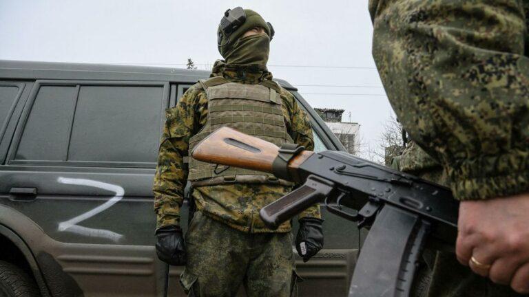 Окупанти обмежують по Запорізькій області пересування людей без російського паспорта