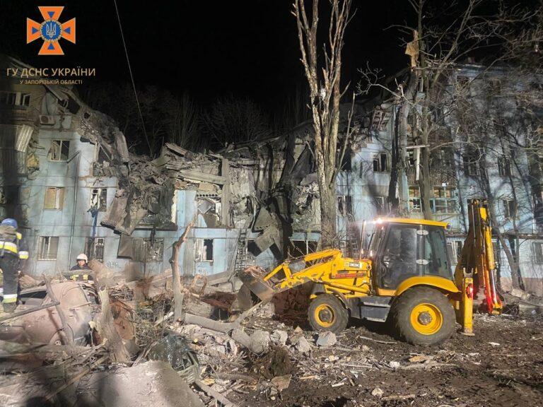 Запорожье снова попало под ракетную атаку ночью 2 марта: разрушен пятиэтажный жилой дом (ФОТО)
