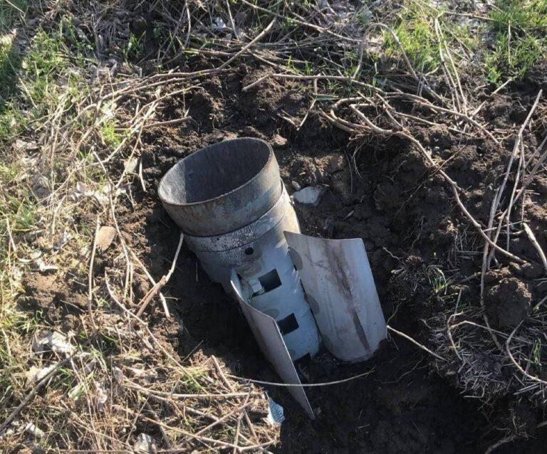 Во дворе дома в Запорожской области обнаружили остатки российского снаряда