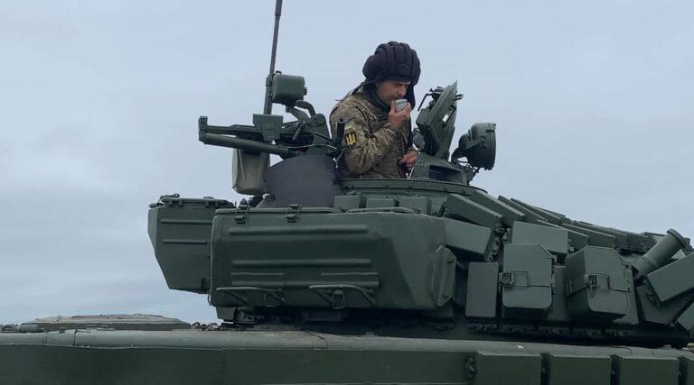 ВСУ уничтожили российскую бронемашину Т-80 в Пологовском районе. ВИДЕО
