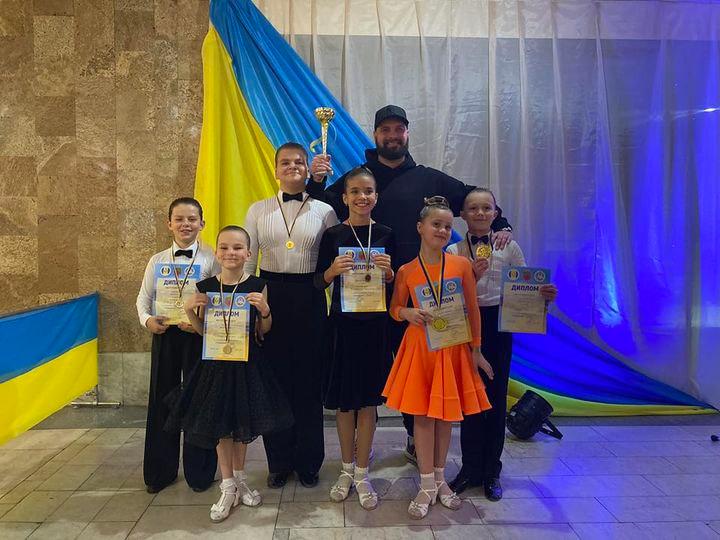 Танцюристи з Вільнянська перемогли на обласних змаганнях з бальних танців