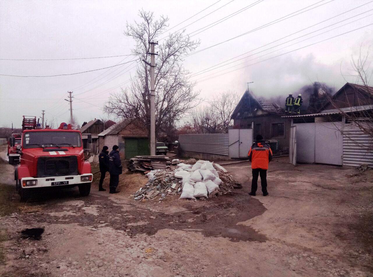 Утром в Запорожье тушили крупный пожар в частном секторе (ФОТО)