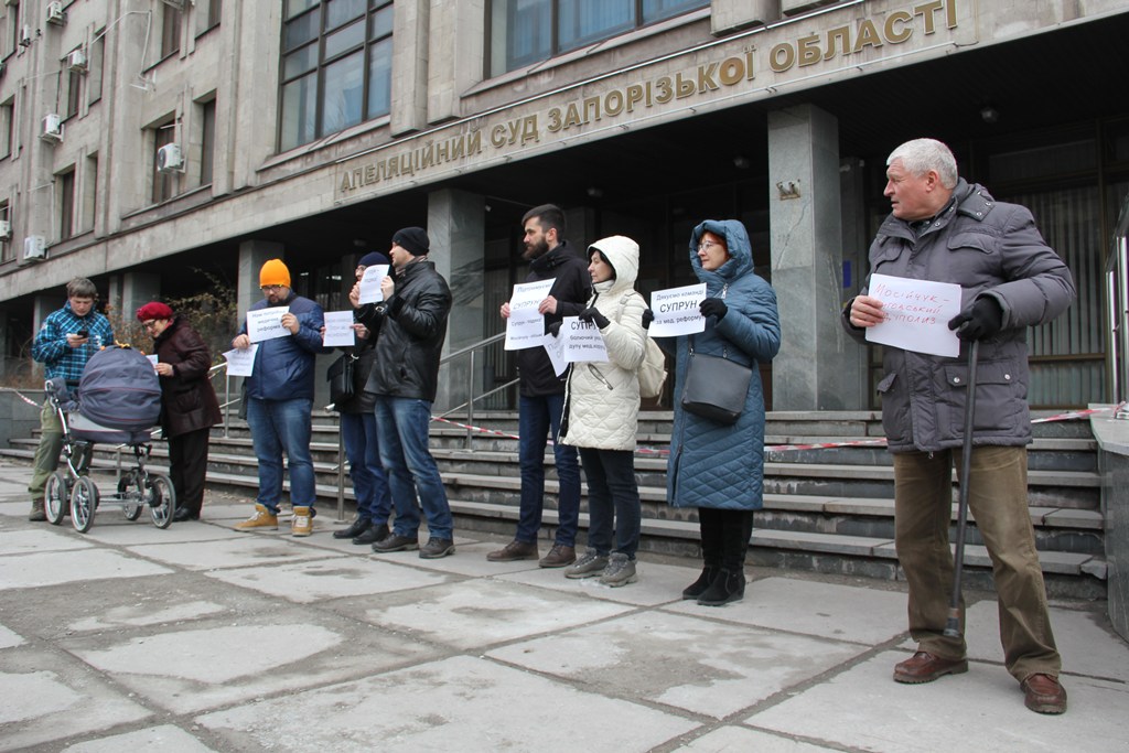 В Запорожье прошла акция в поддержку Супрун (ФОТОРЕПОРТАЖ)