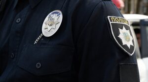 В Запорожье задержали мужчину, который выбросил собаку на рельсы