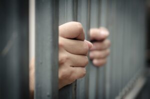 Увечья за решеткой: скандальный фильм про колонию в Запорожской области набирает популярность
