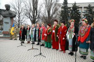 В Запорожье в День Соборности возложили цветы к памятнику Шевченко