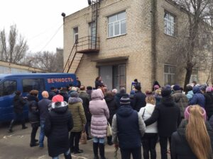 В Токмаке простились с детьми, погибшими на пожаре