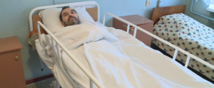 В Запорожье ищут родственников мужчины, который получил травму заграницей