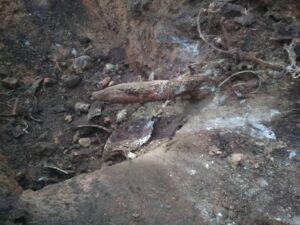 На территории запорожского аэропорта обезвредили артснаряд