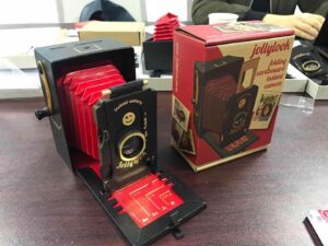 В Запорожье наладили производство винтажной камеры “Jollylook”