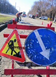 На Диагональной начали ремонт дорожного покрытия, – фото
