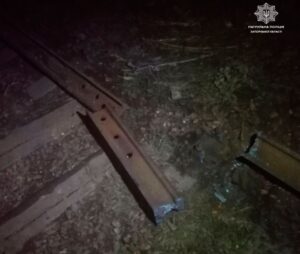 В Запорожье полиция задержала двух подозреваемых в краже рельсов