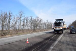 В Запорожской области начали ремонт трассы Васильевка-Бердянск