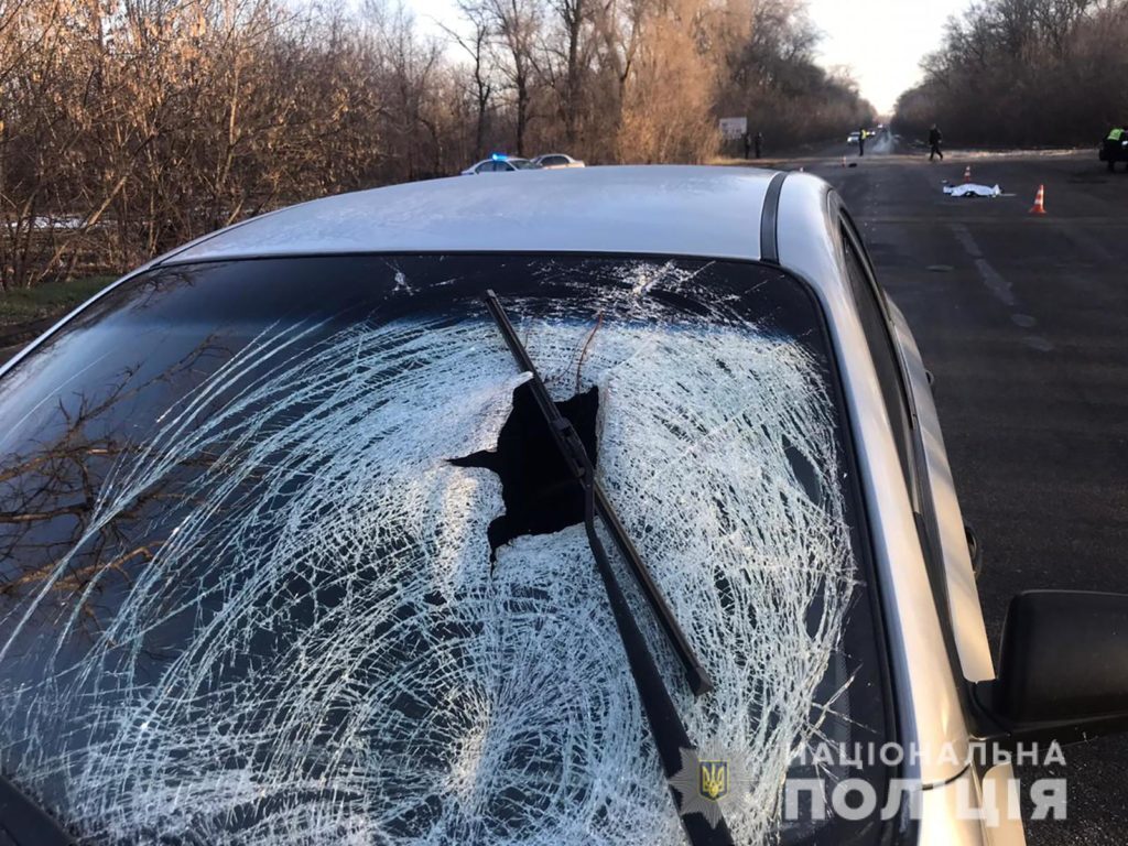 v-rajone-zaporozhya-voditel-legkovika-na-smert-sbil-peshehoda