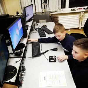 Юные запорожцы учились собирать радиоантенны и пользоваться азбукой Морзе
