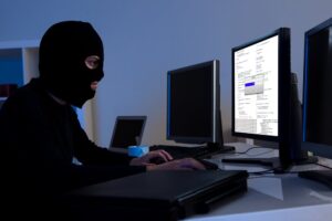 Коммунарский райсуд оштрафовал парня, который взломал и перепродал игровой аккаунт
