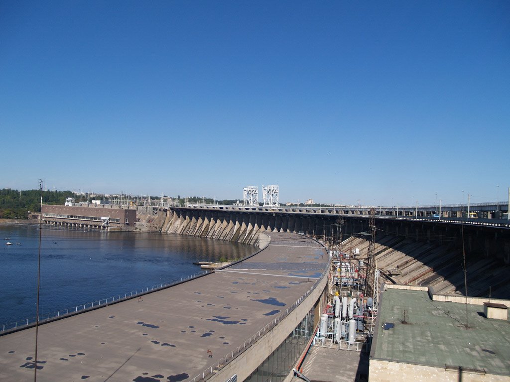 Водители грузовиков нарушают запрет проезда крупногабаритного транспорта по ДнепроГЭС