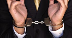 Запорожский чиновник требовал взятку у предпринимателя: детали