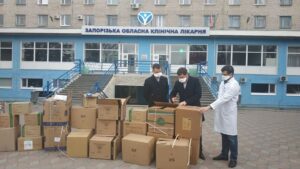 Благотворительные фонды передали области 1720 костюмов биозащиты и 12700 респираторов