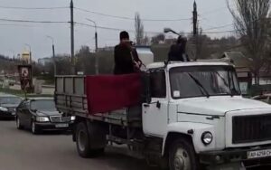 Православные священники “отгоняли” святой водой коронавирус от Бердянска