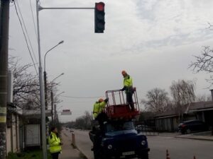 В Запорожье на сложном перекрестке появились новые светофоры